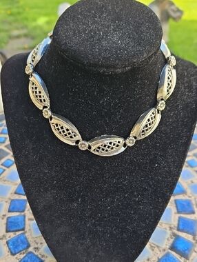 Vintage Silvertone Weaved Rectangles Flowers Necklace